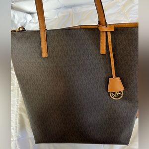 Michael Kors Purse with matching wristlet